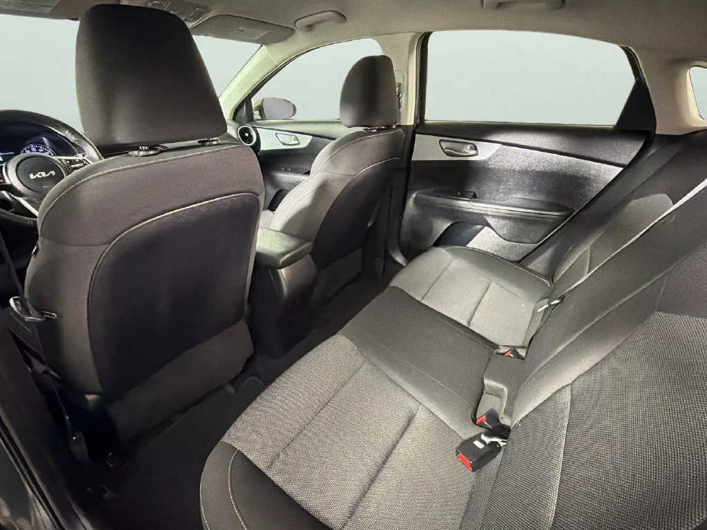 Used 2024  Kia LXS image 28