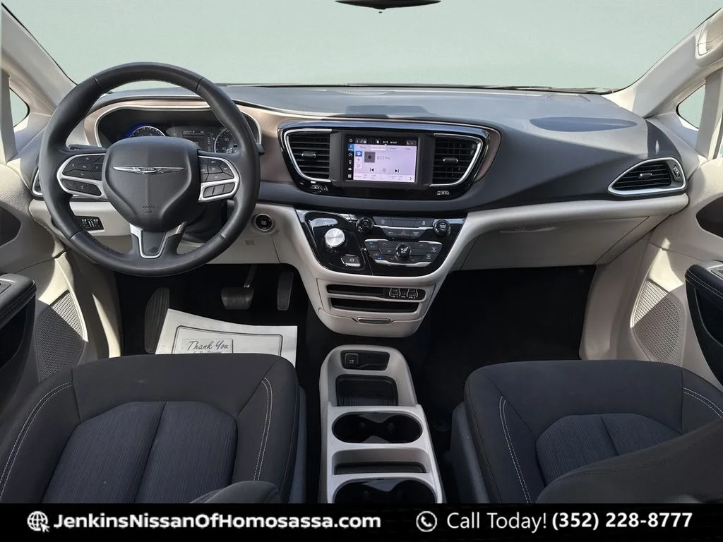 Used 2023 White Chrysler LX image 23