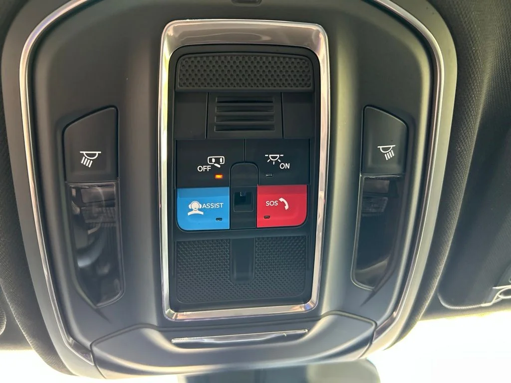 Used 2025 Black Jeep Laredo image 48