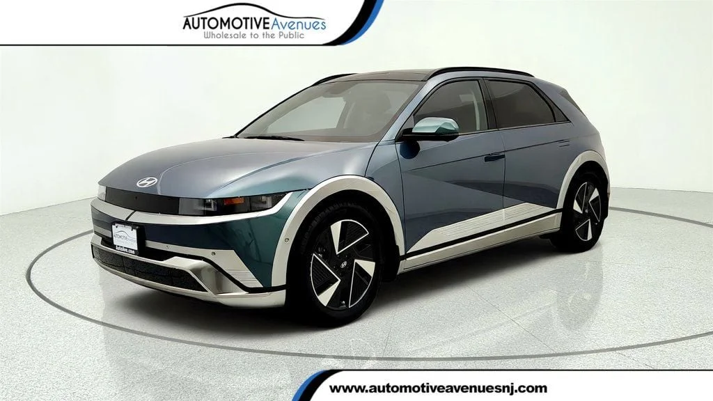 Used 2025 Digital Teal Hyundai Limited RWD image 1