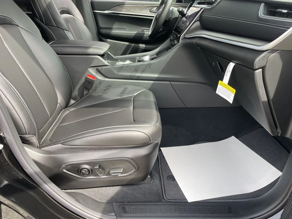 2025 Jeep Grand Cherokee Limited - Photo 17