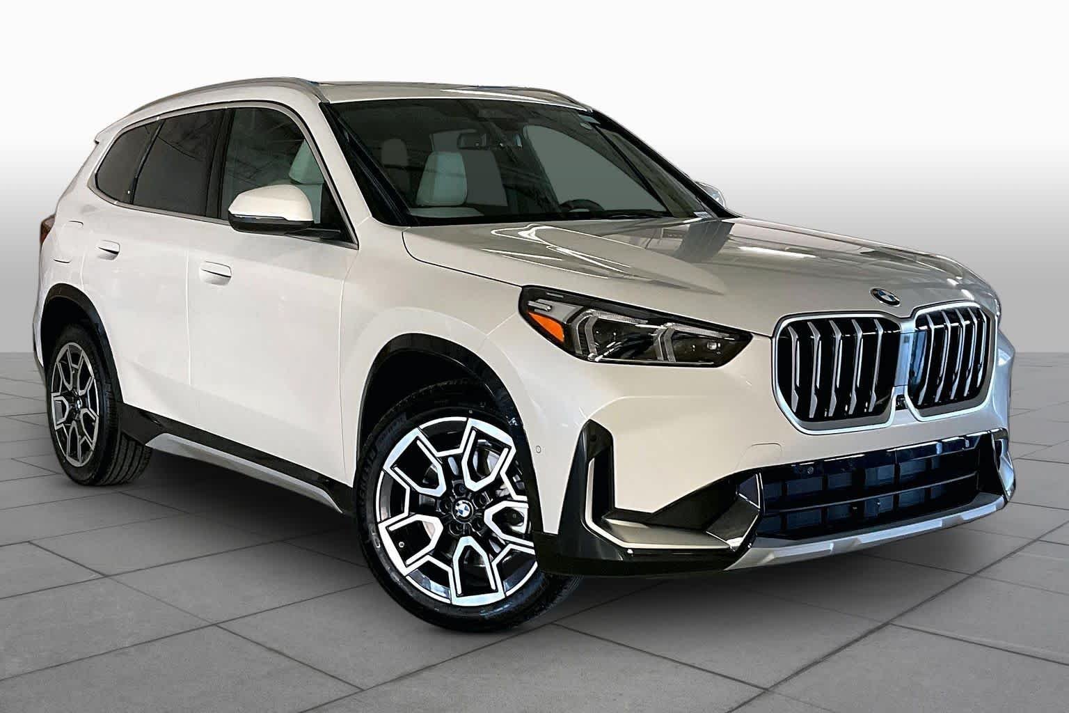 New 2026 Mineral White Metallic BMW xDrive28i image 2