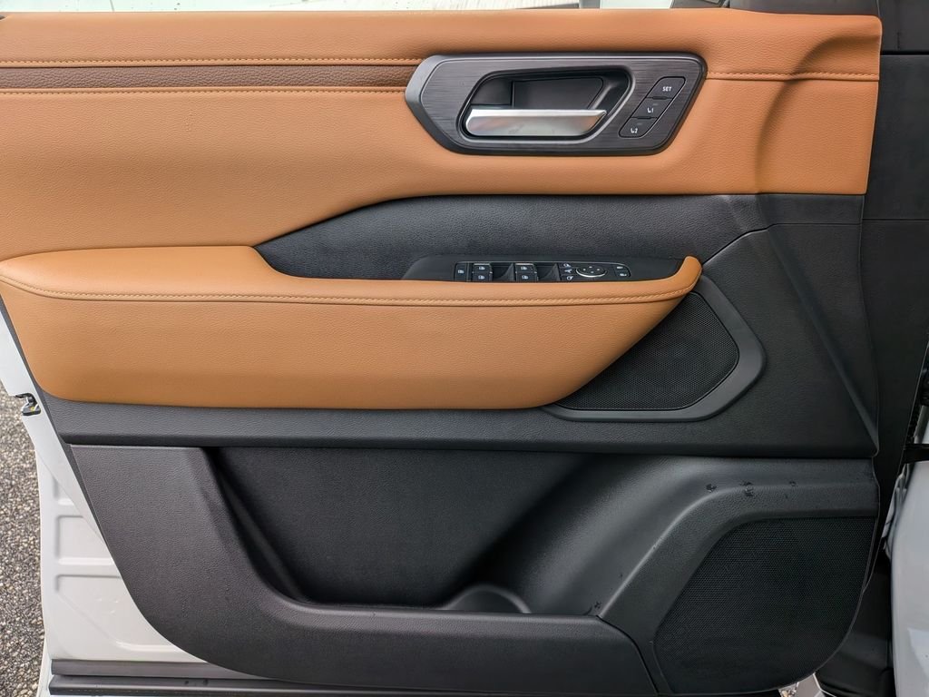 New 2026 White Nissan SL image 34