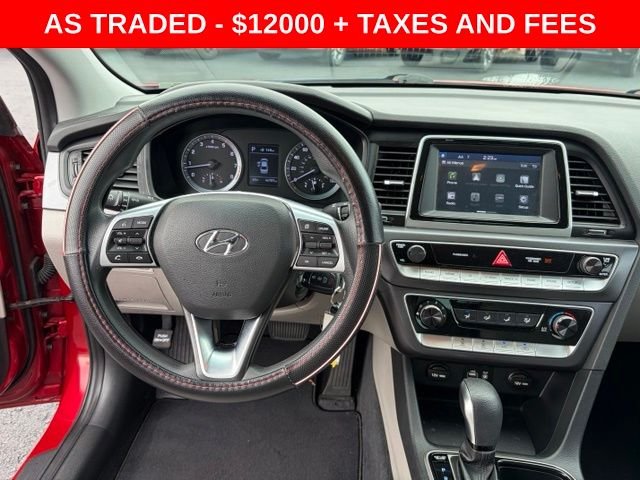 Used 2019 Red Hyundai SE image 17