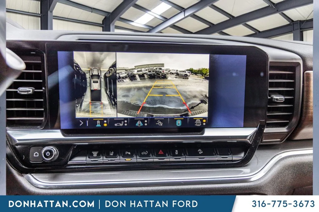 Used 2025 White Chevrolet High Country image 9