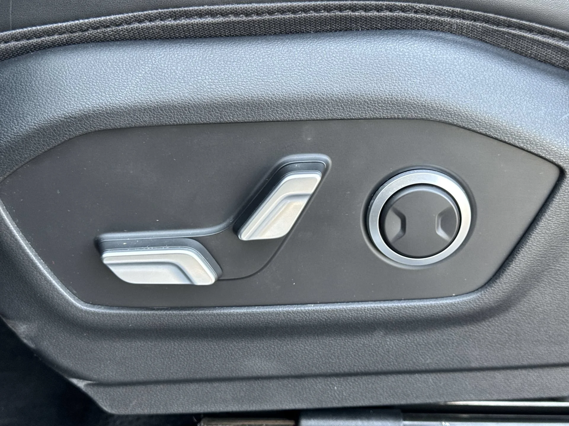 2025 Hyundai Santa Fe SEL - Photo 12