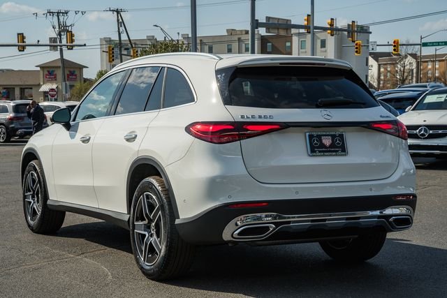 New 2026 Polar White Mercedes-Benz GLC 300 image 5