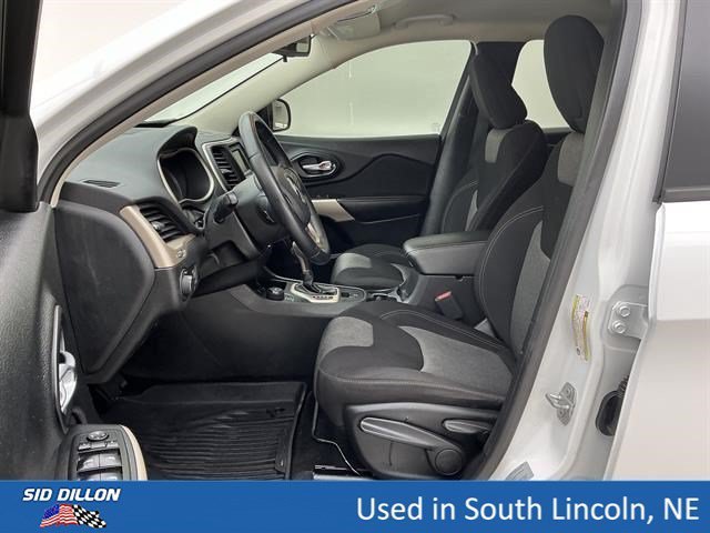 Used 2017 Bright White Clearcoat Jeep Altitude image 13