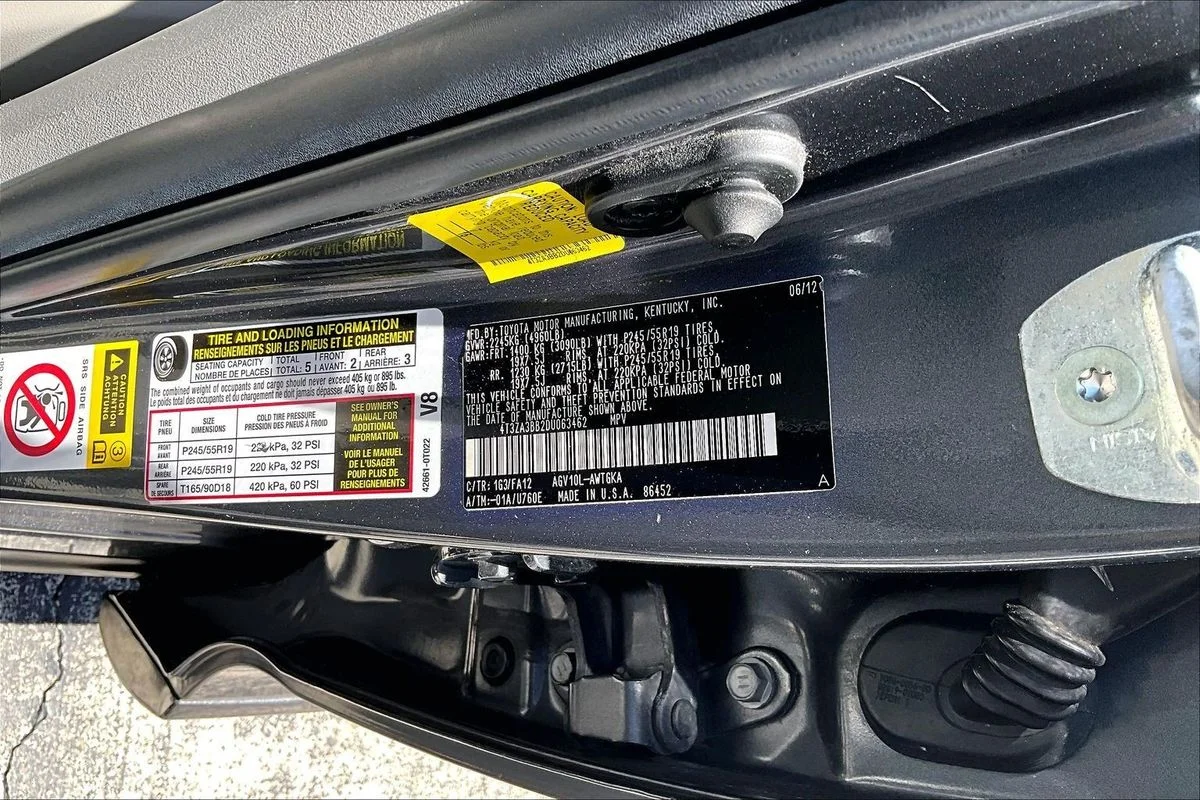 Used 2013 Gray Toyota LE image 18