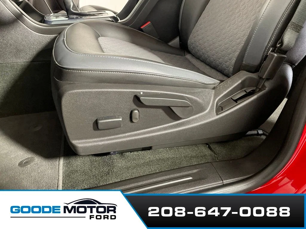 Used 2018 Red Chevrolet Z71 image 12