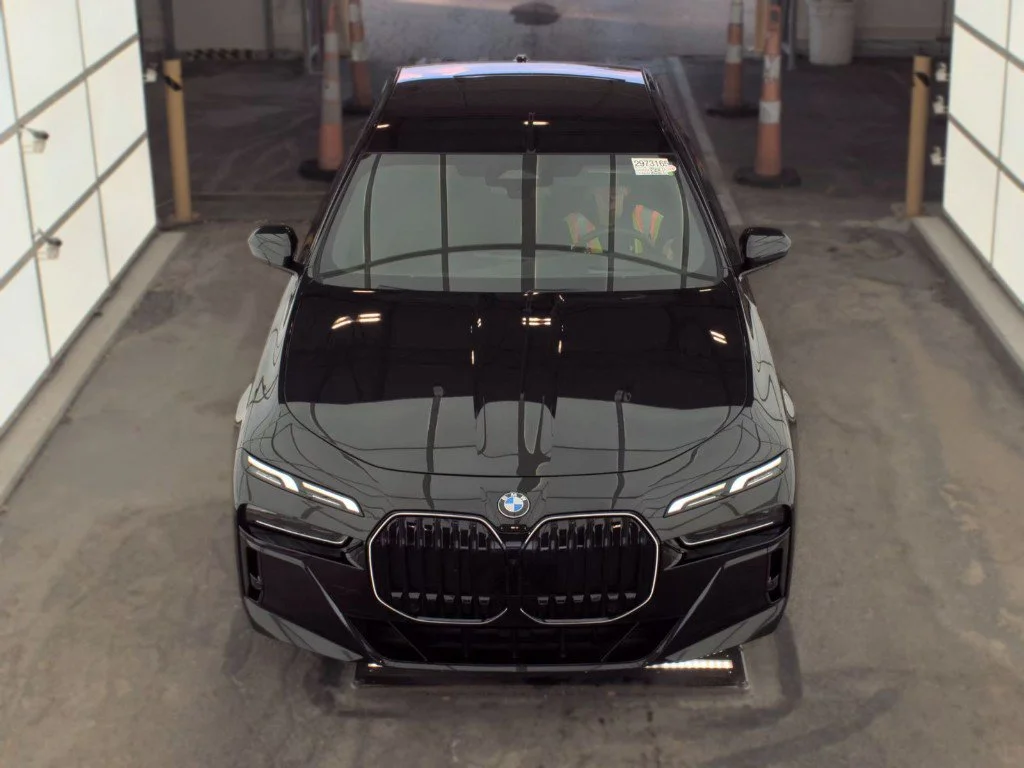 Used 2025 Black BMW 740i xDrive image 2