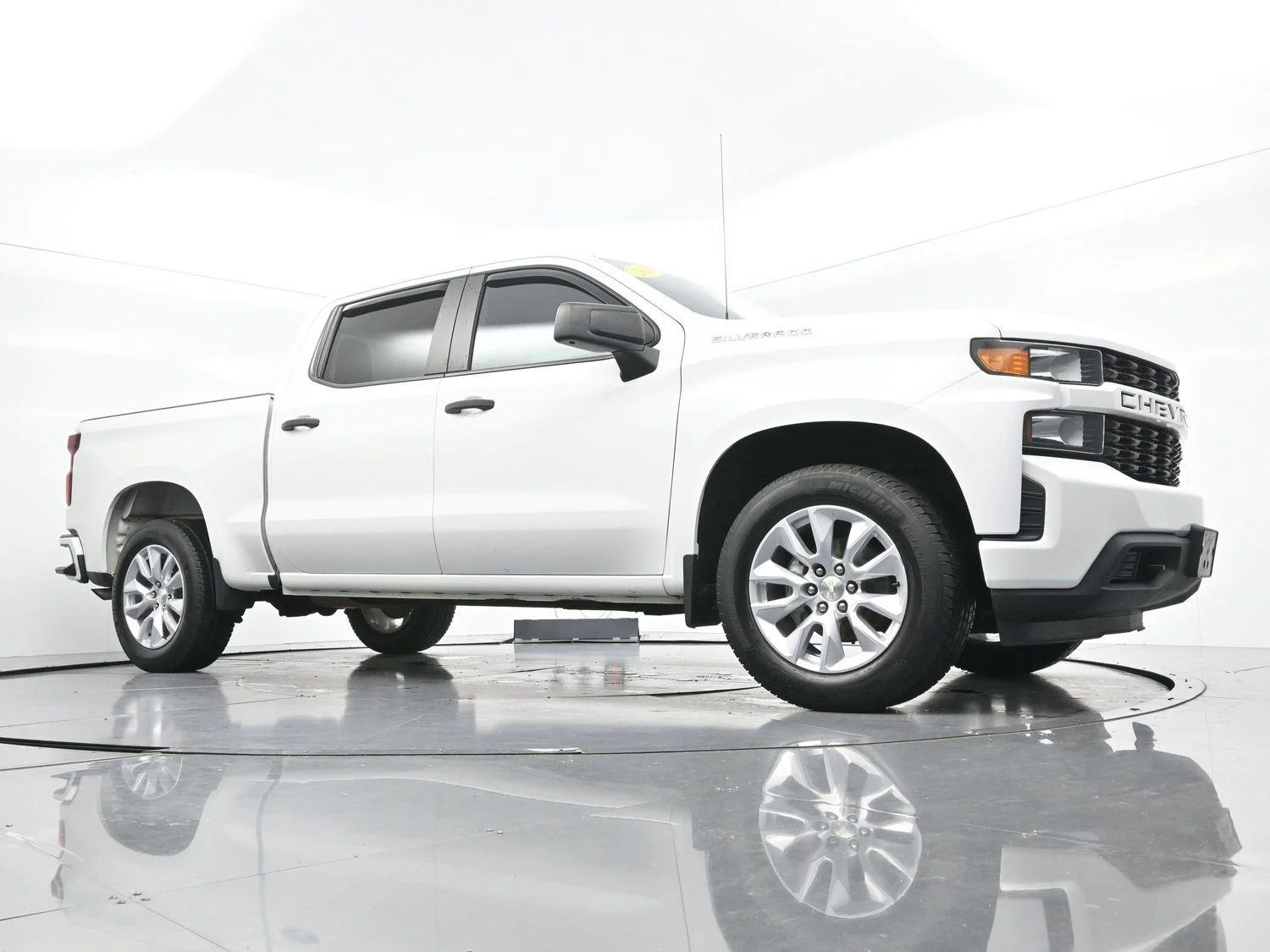 Used 2019 SUMMIT WHITE Chevrolet Custom image 38