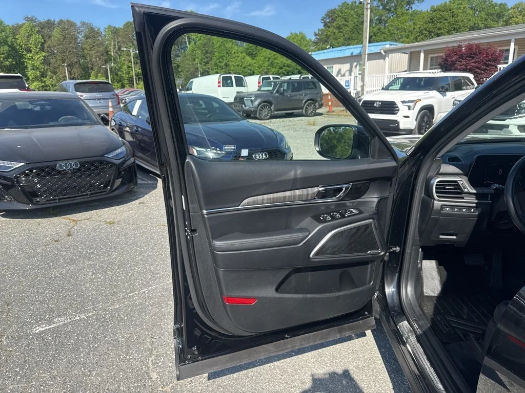 Used 2023 Black Kia EX image 25