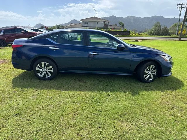 Used 2021 Blue Nissan 2.5 S image 8