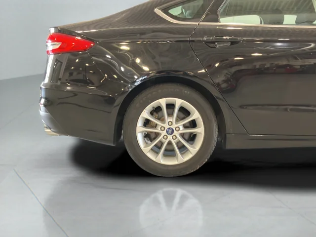 Used 2019 Black Ford SE image 35