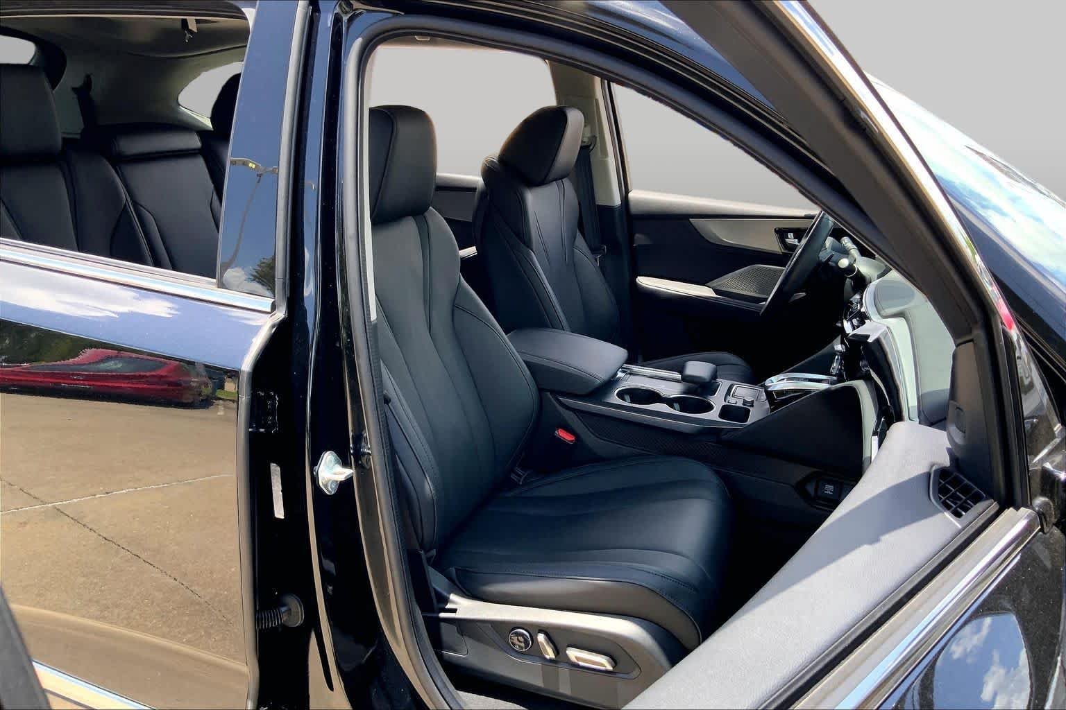 Used 2024 Majestic Black Pearl Acura  image 9