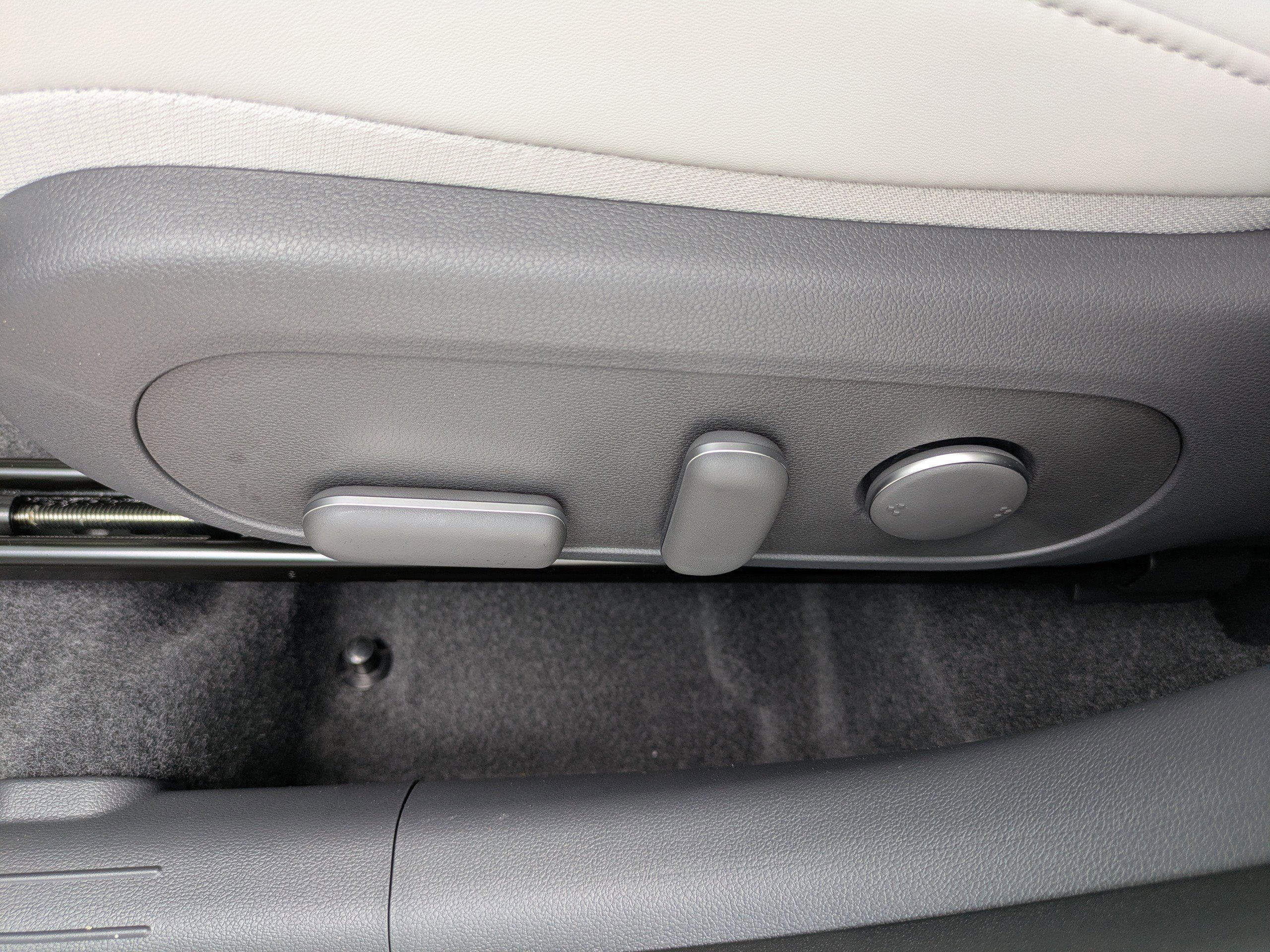 New 2026 Cyber Gray Metallic Hyundai SEL Premium FWD image 17