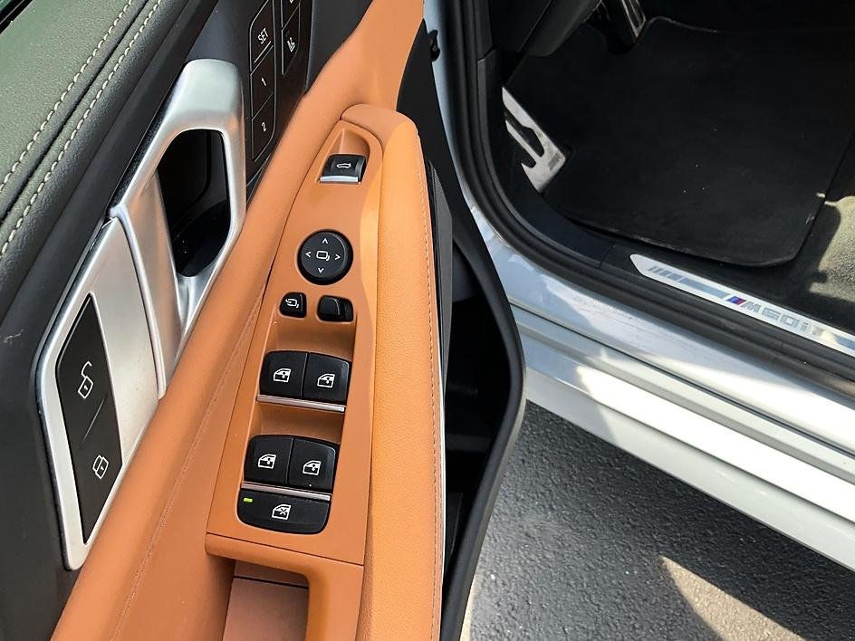 Used 2025 Gray BMW M60i image 14