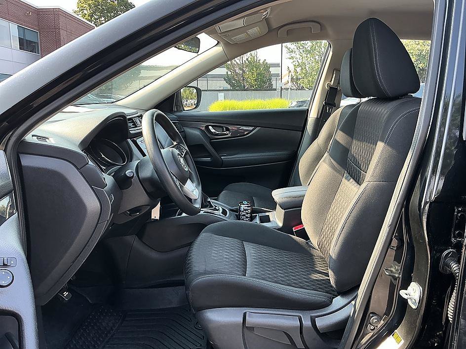 Used 2017 Magnetic Black Nissan S image 12
