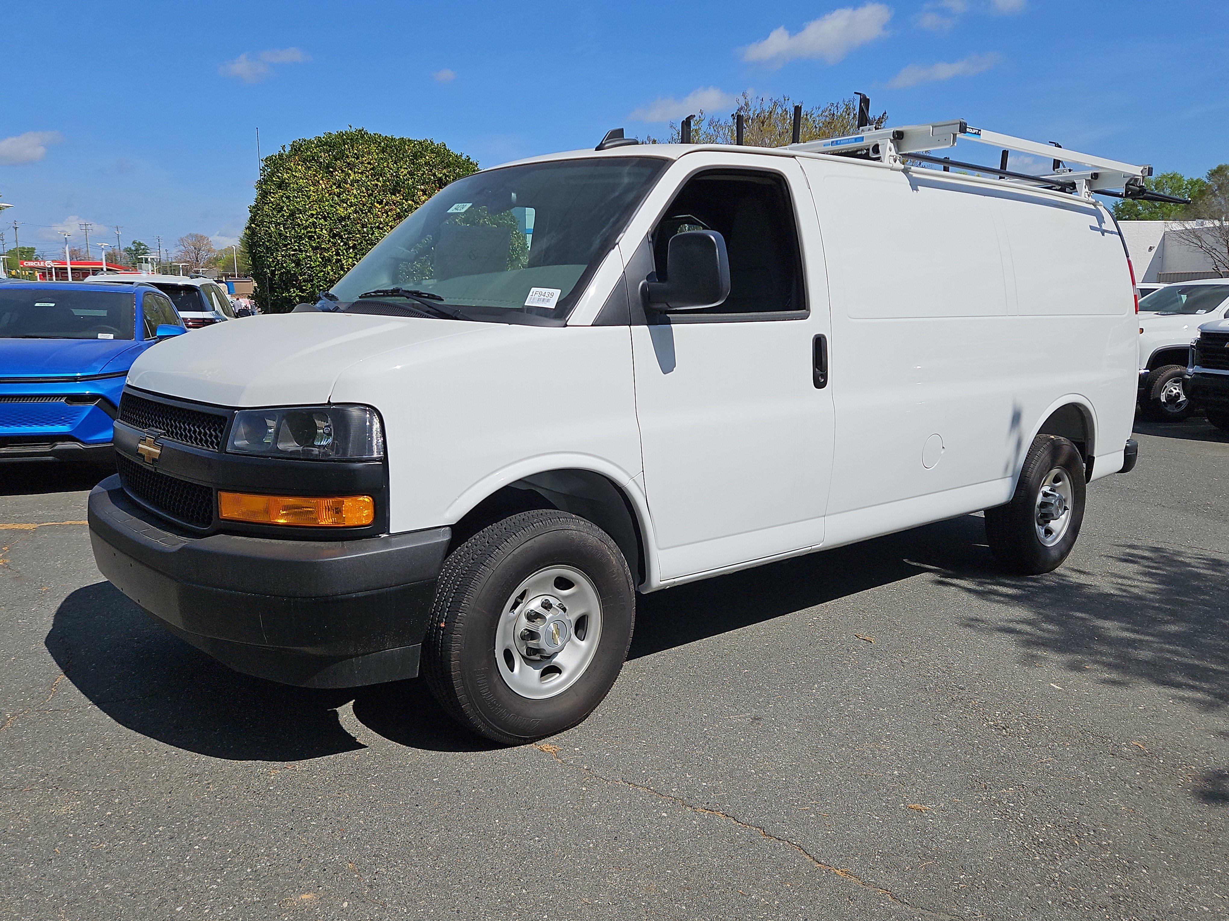 New 2025 Summit White Chevrolet WT image 1