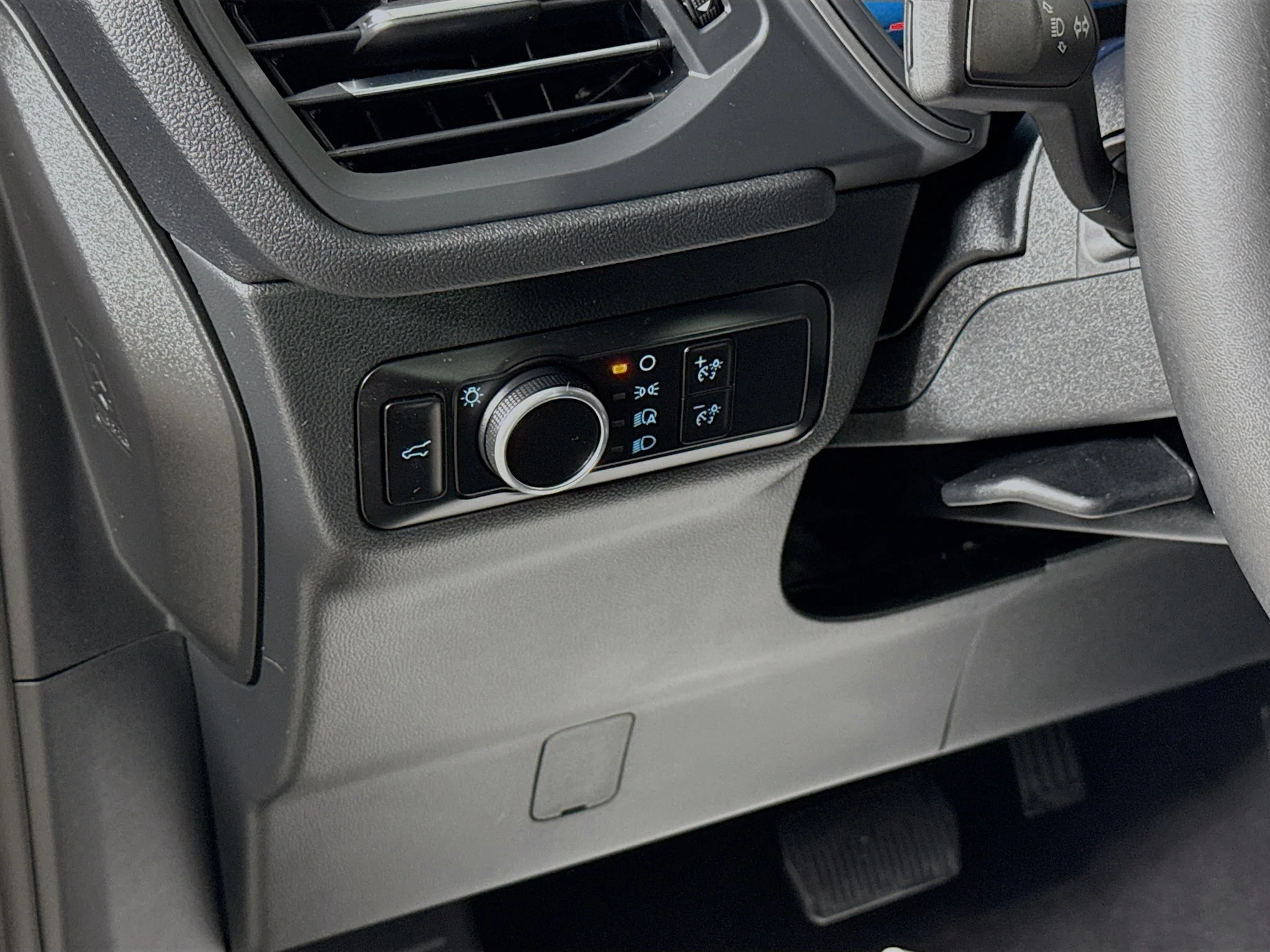 Used 2023 Vapor Blue Metallic Ford Active image 10