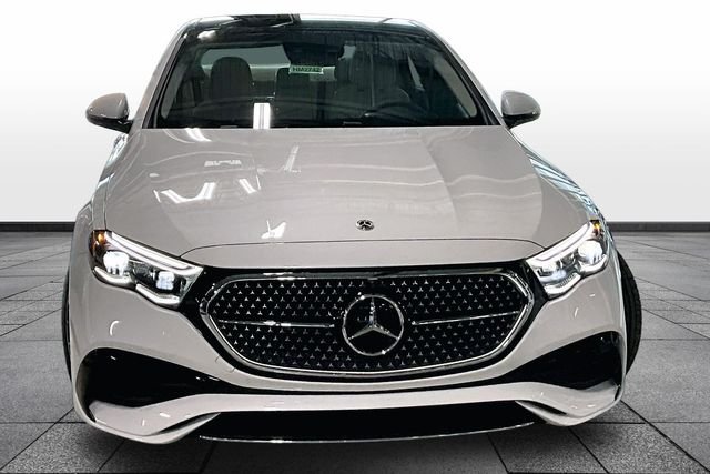 New 2026 MANUFAKTUR Moonlight White Metallic Mercedes-Benz E 450 image 2
