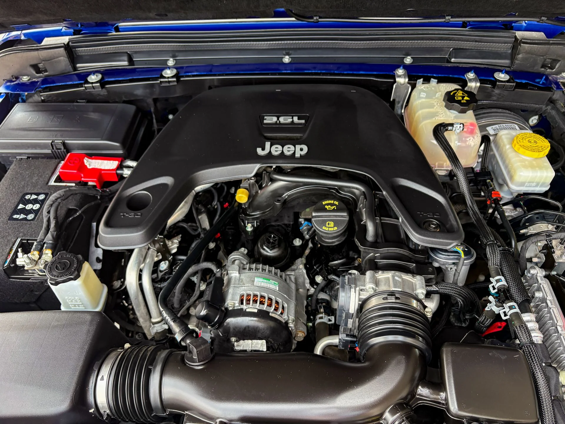 Used 2019 Blue Jeep Unlimited Sport image 33