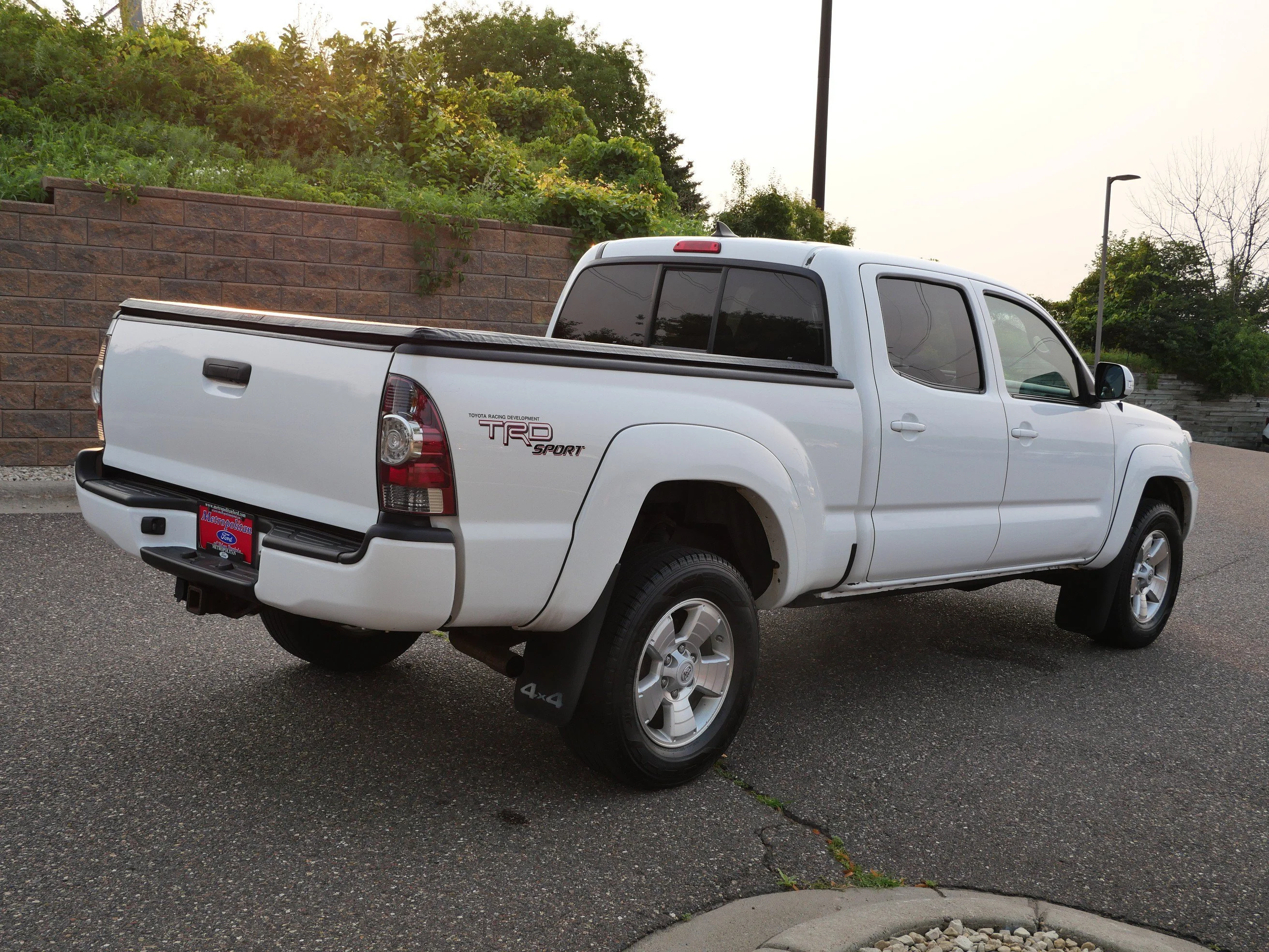 Used 2012 Super White Toyota 4WD Double Cab LB V6 AT image 6