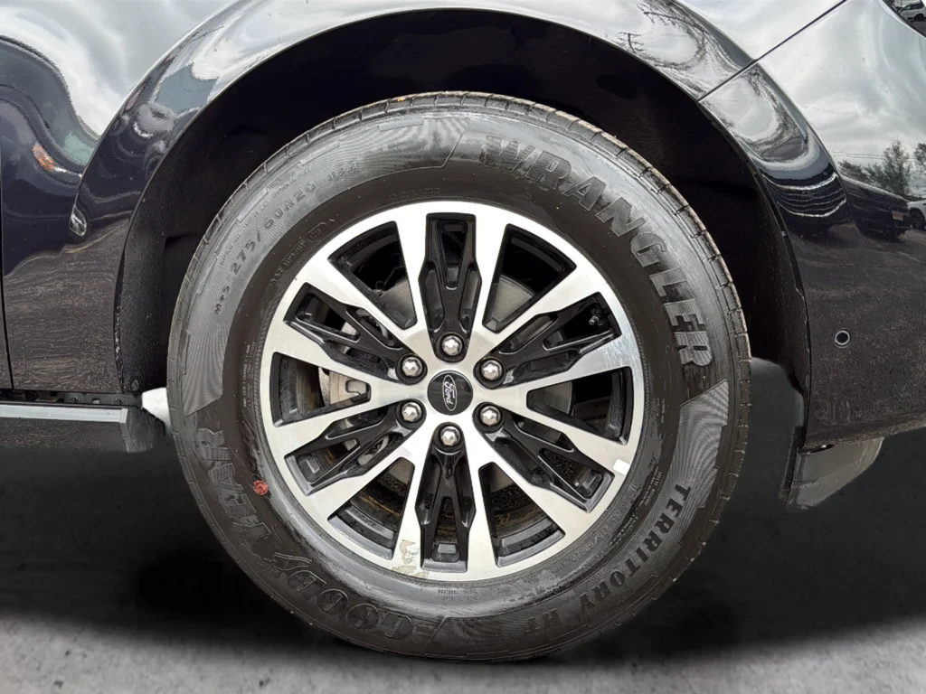 Used 2025 Black Ford Platinum image 29