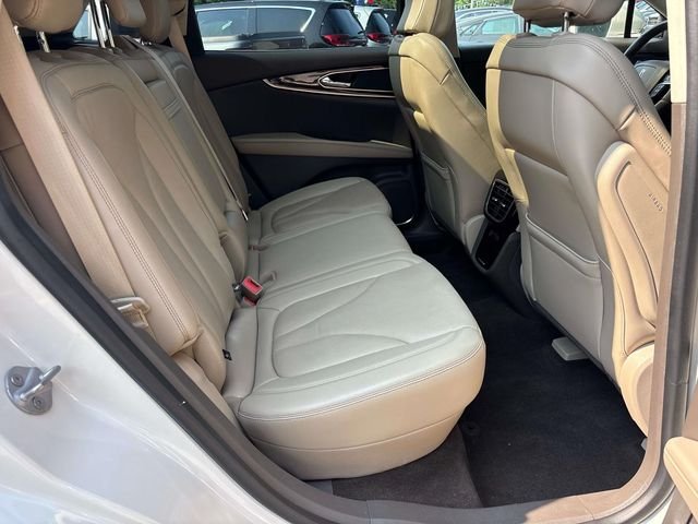 Used 2022 Pearl Metallic Lincoln Reserve image 17