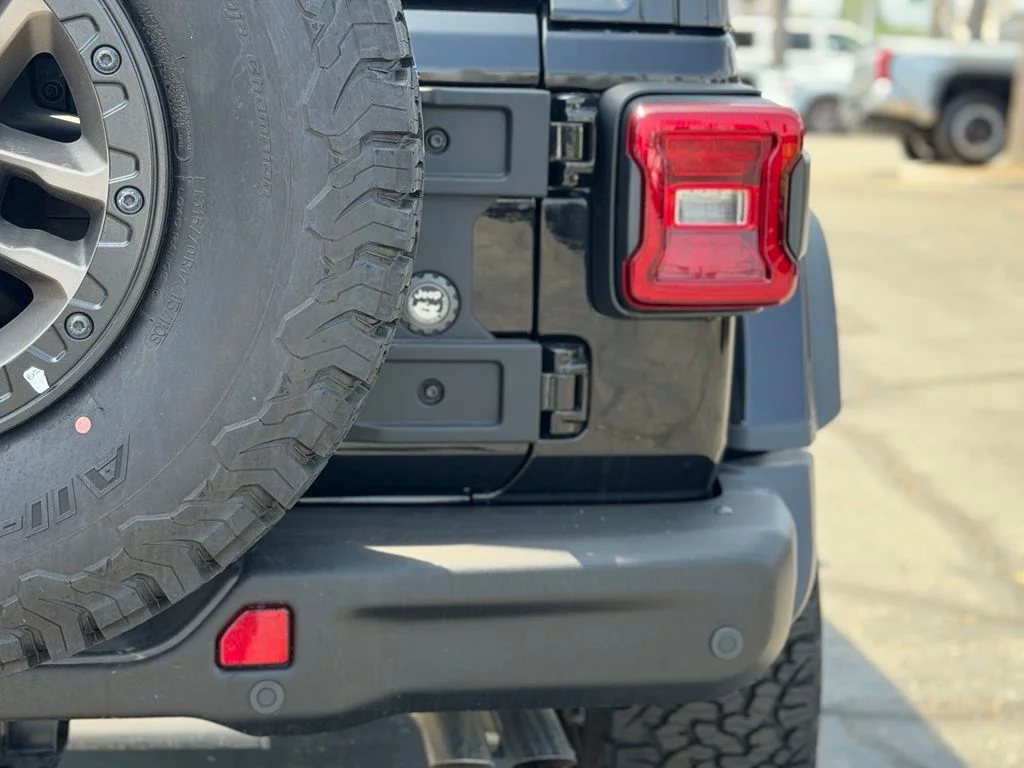 New 2024 Black Clear-Coat Exterior Paint Jeep Rubicon 392 image 18