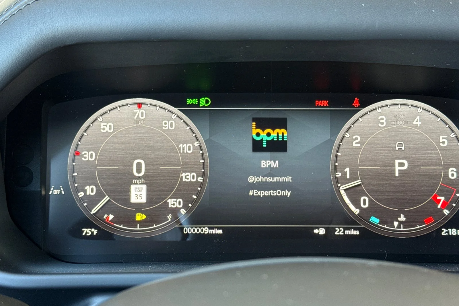 2025 Land Rover Defender X-Dynamic SE - Photo 25
