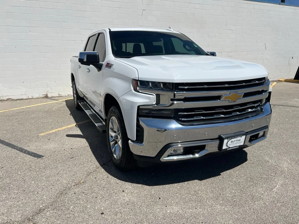 Used 2022 Summit White Chevrolet LTZ image 8