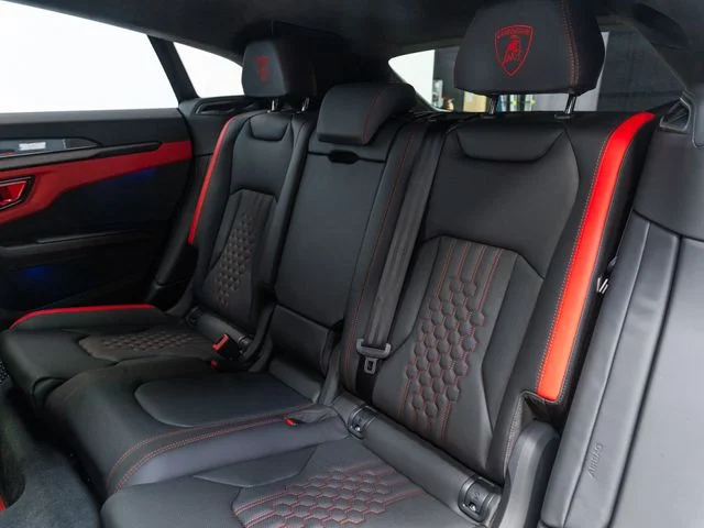 Used 2025 Black Lamborghini SE image 54