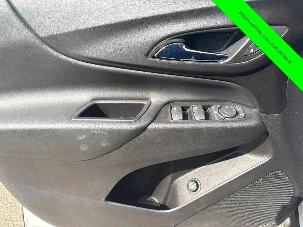 Used 2018 Summit White Chevrolet LT image 23