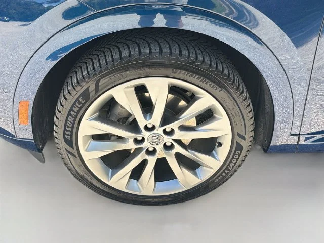 Used 2022 Sapphire Metallic Buick Avenir image 43