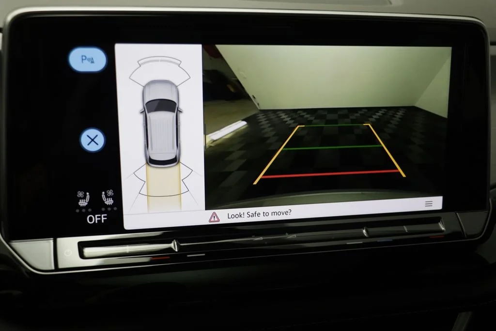 New 2026 Silver Mist Volkswagen SE w/Technology image 10