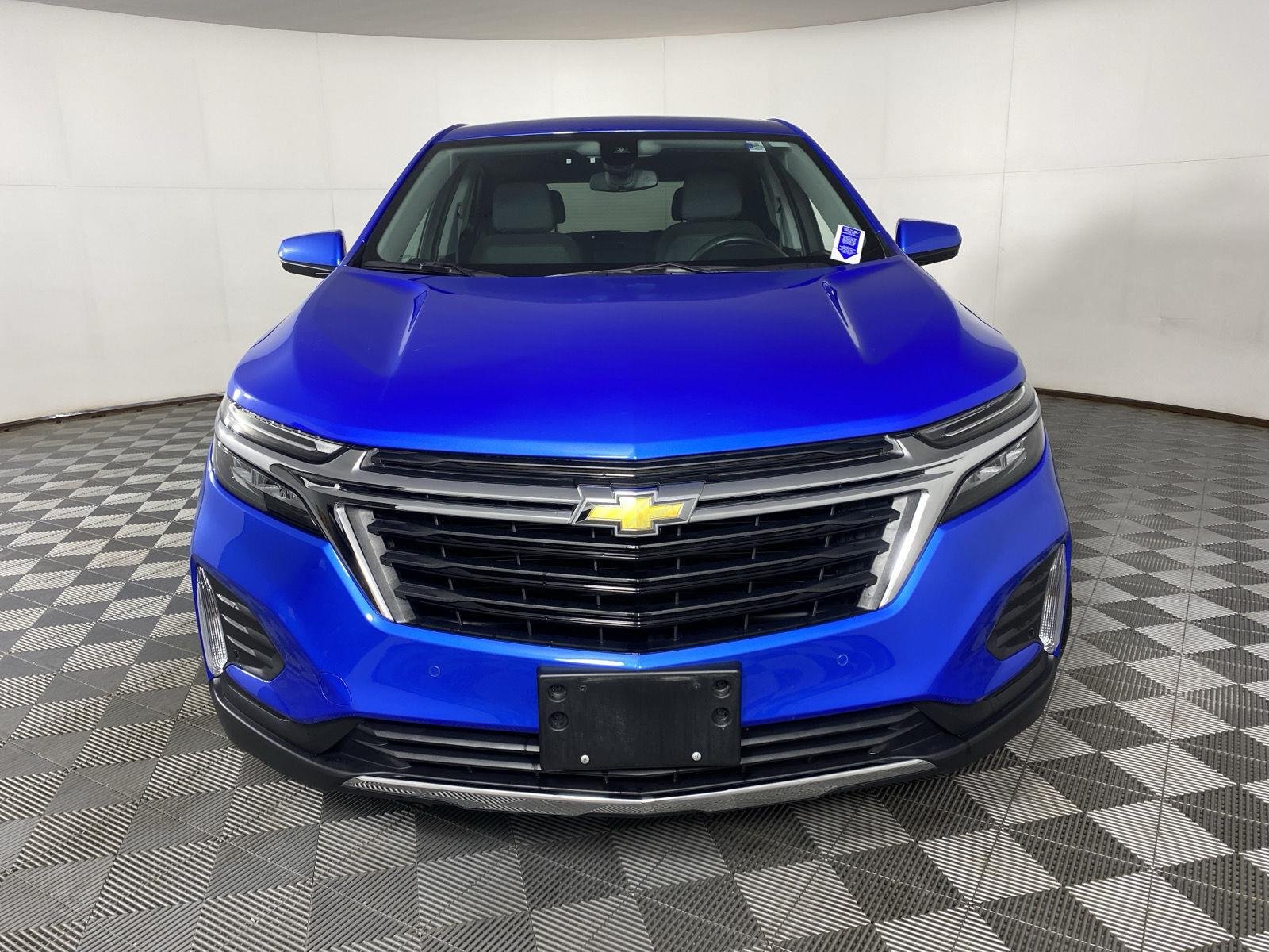 Used 2024  Chevrolet  image 2