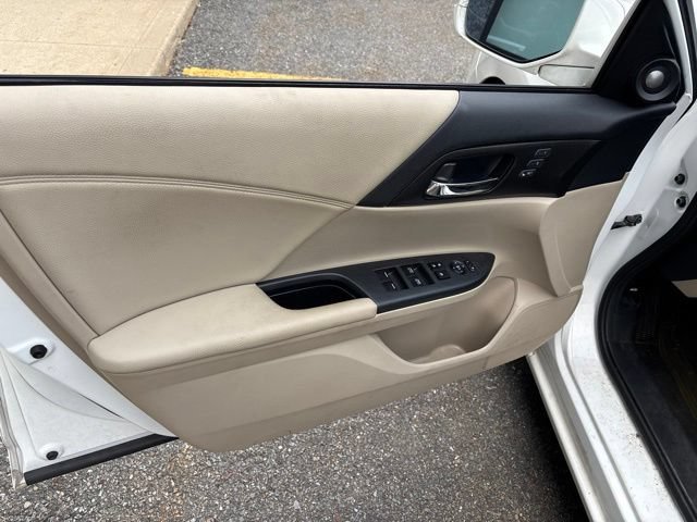 Used 2014 White Honda EX-L image 14