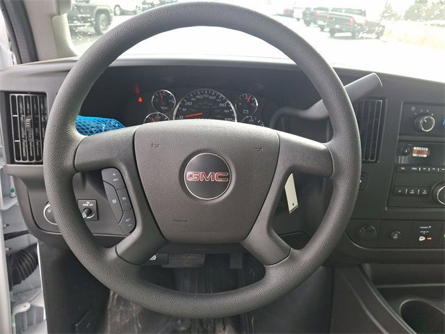 New 2025 Summit White GMC 1WT image 22