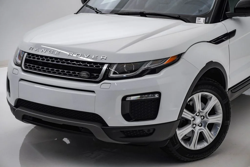 Used 2017 Fuji White Land Rover  image 4
