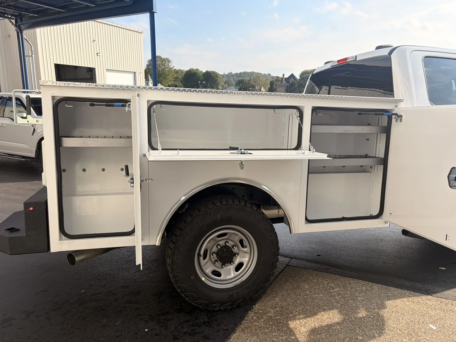 New 2027 Oxford White Ford F-250® XL image 32