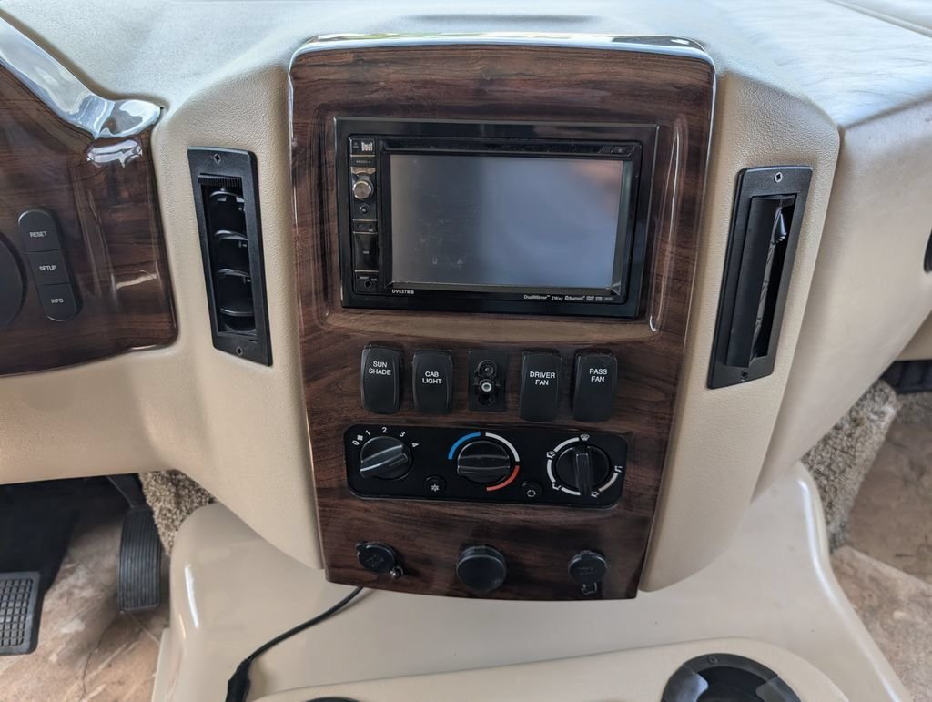 Used 2017 Beige Thor Windsport 29M image 12