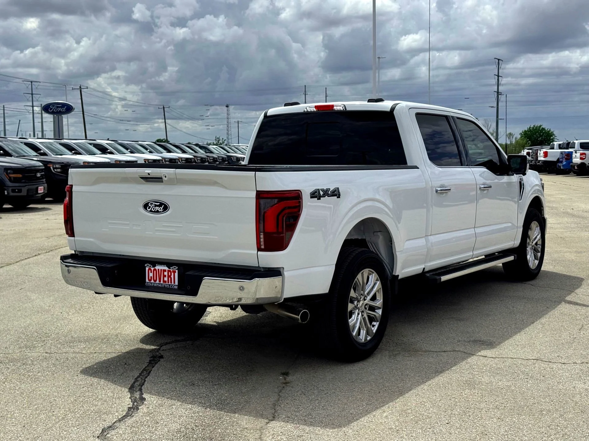 Used 2024  Ford Lariat image 6
