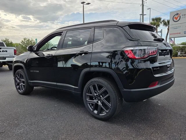 New 2026 Diamond Black Crystal Pearl-Coat Exterior Paint Jeep Latitude image 5
