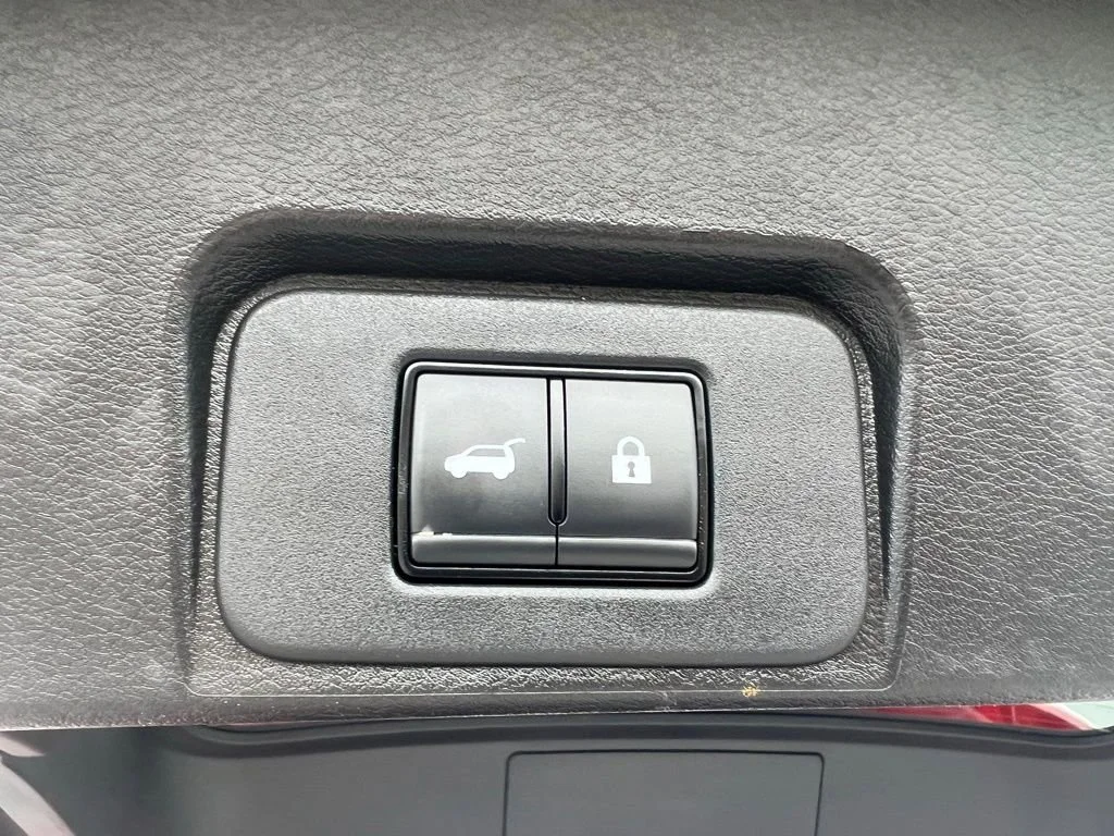 Used 2024 Scarlet Ember Nissan SV image 15