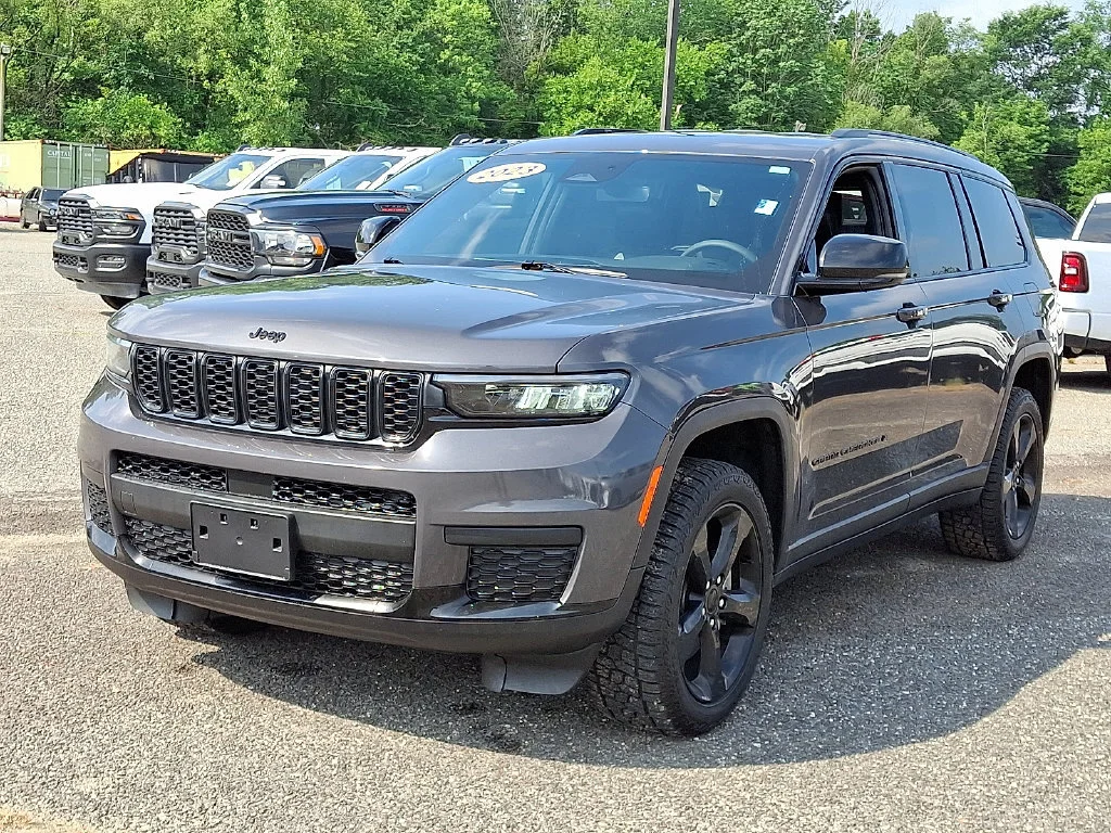 Used 2023 Gray Jeep Altitude 4x4 image 5
