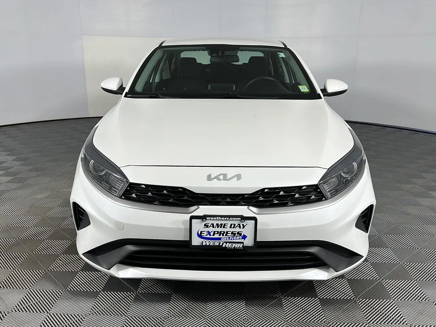 Used 2023 Snow White Pearl Kia LXS image 3