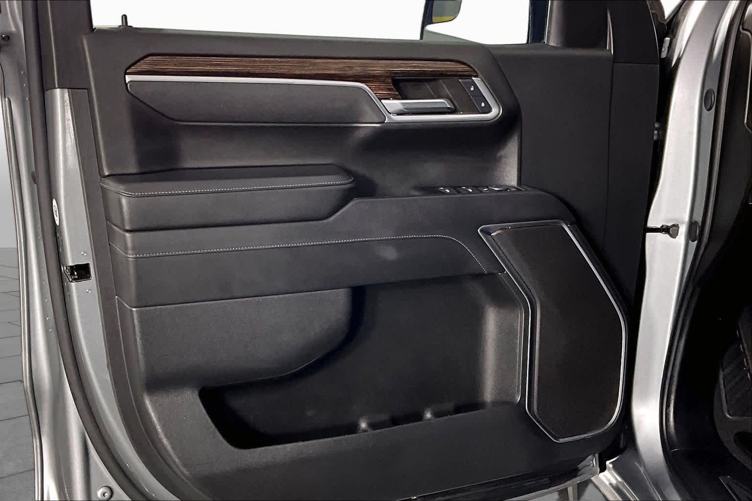 Used 2024 Sterling Metallic GMC Elevation image 20