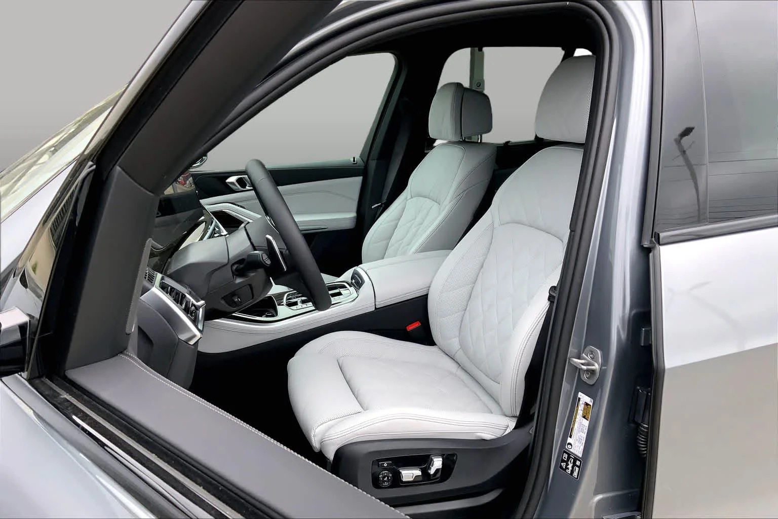 New 2026 Skyscraper Grey Metallic BMW xDrive40i image 9
